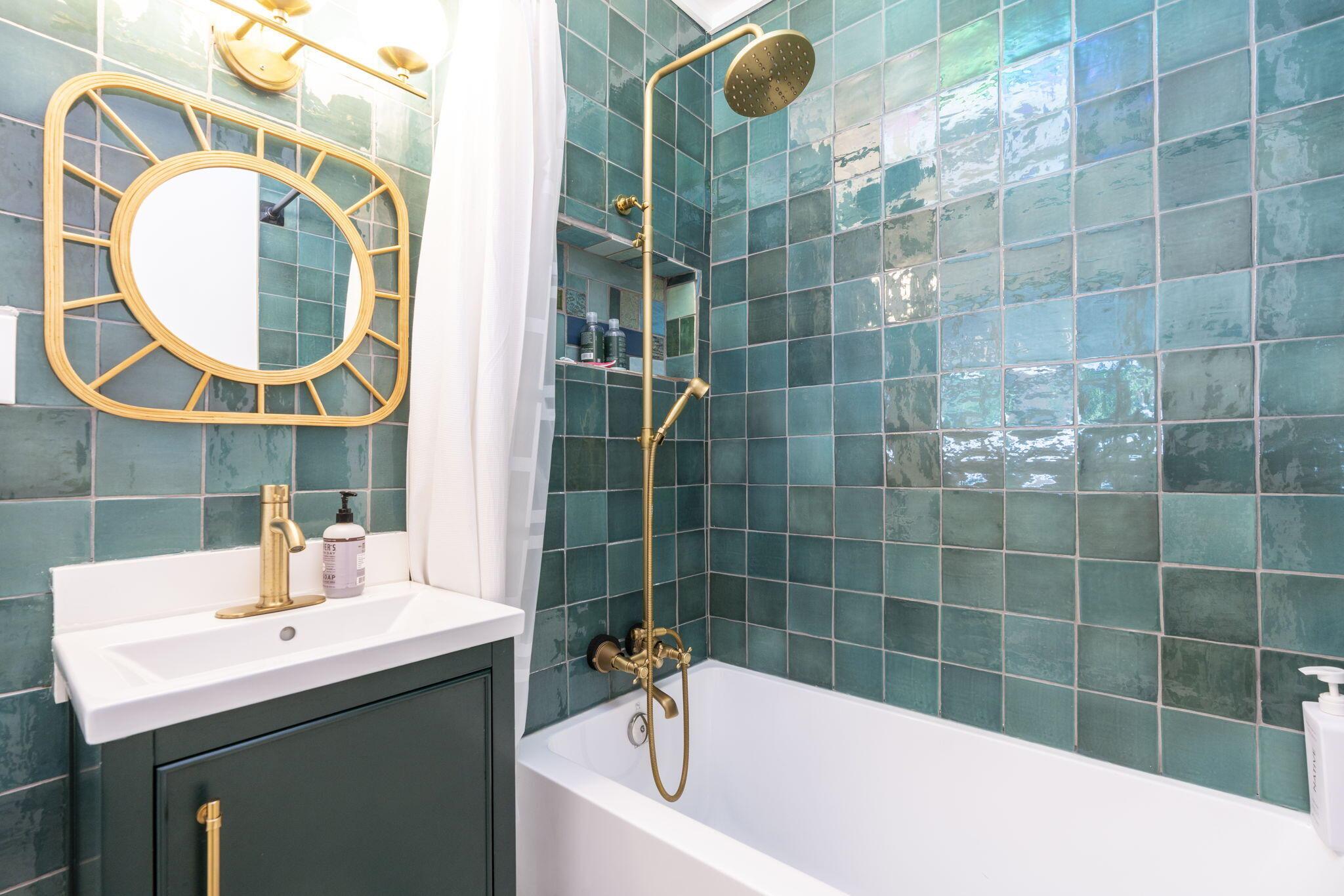 LAKE OSBORNE HILLS - Residential Lease