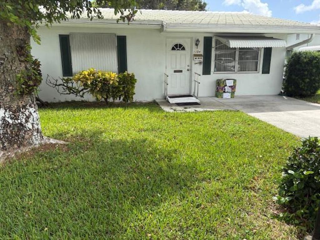 Photo of 1104 N Leisure Lane S, Boynton Beach, FL 33426 (MLS # R11131046)