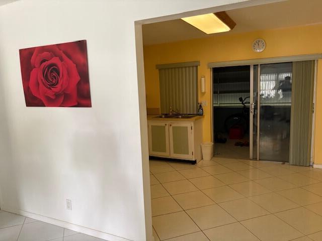 1104 N Leisure Lane S