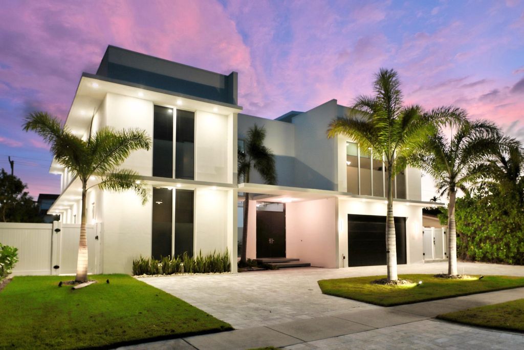 Photo of 284 NE 7th Street, Boca Raton, FL 33432 (MLS # B26044261)
