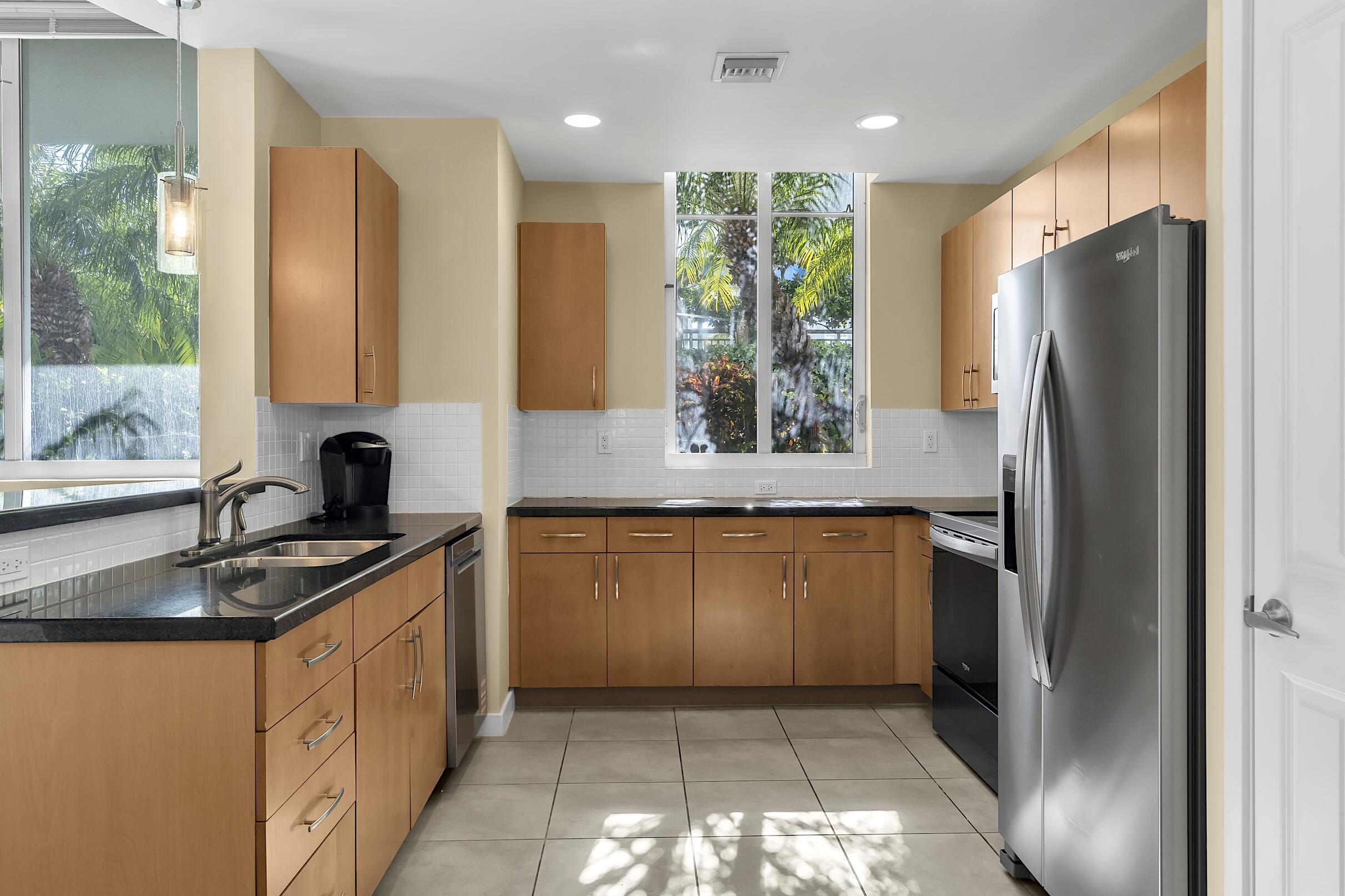 EDGE CONDO - Residential