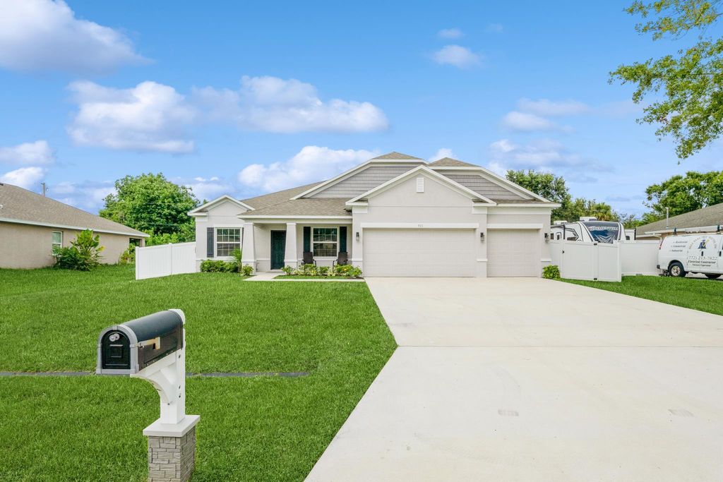 Photo of 911 SW Fable Avenue, Port St Lucie, FL 34953 (MLS # R10904684)