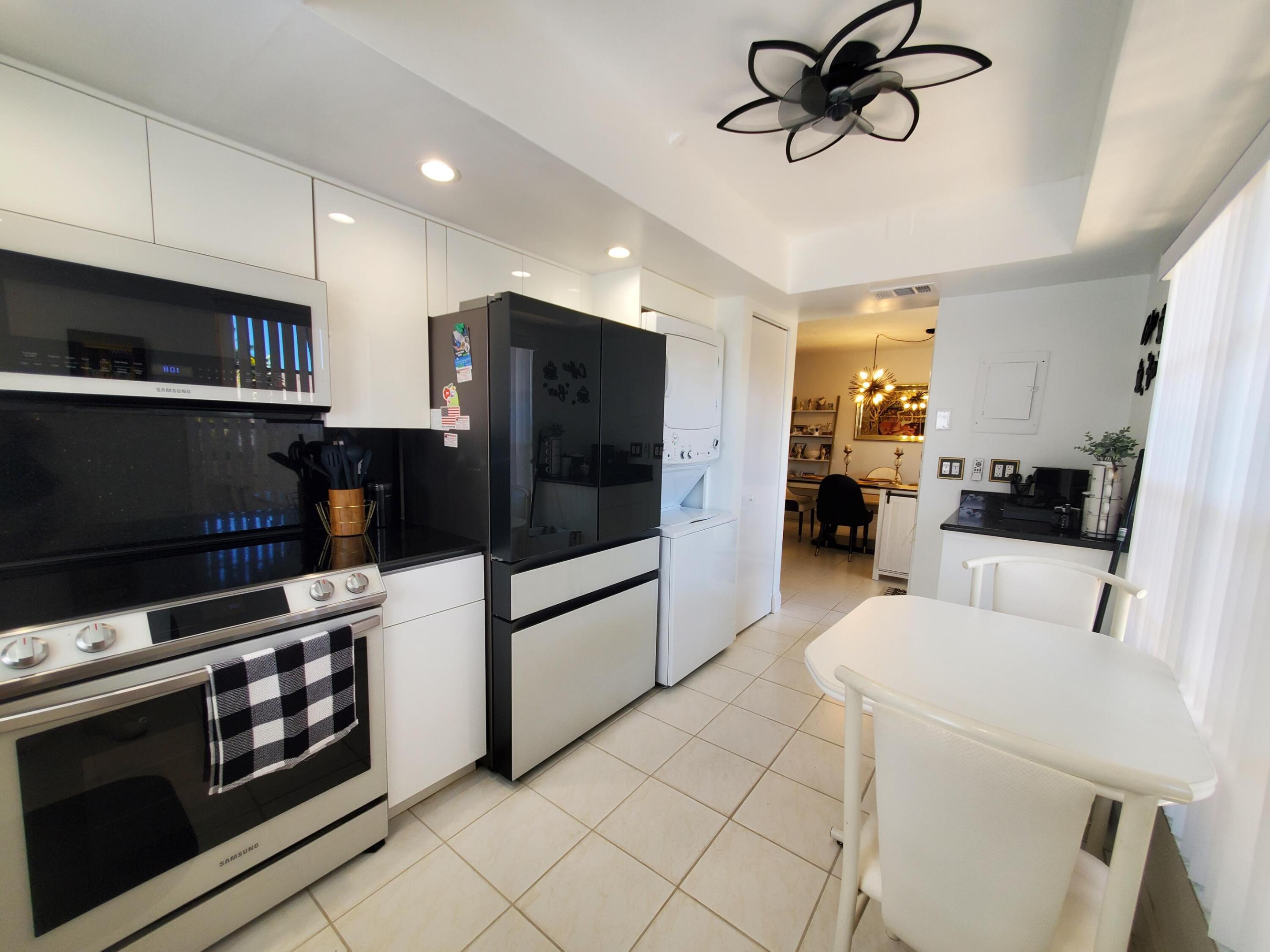 PALM GREENS AT VILLA DEL RAY CONDO II - Residential