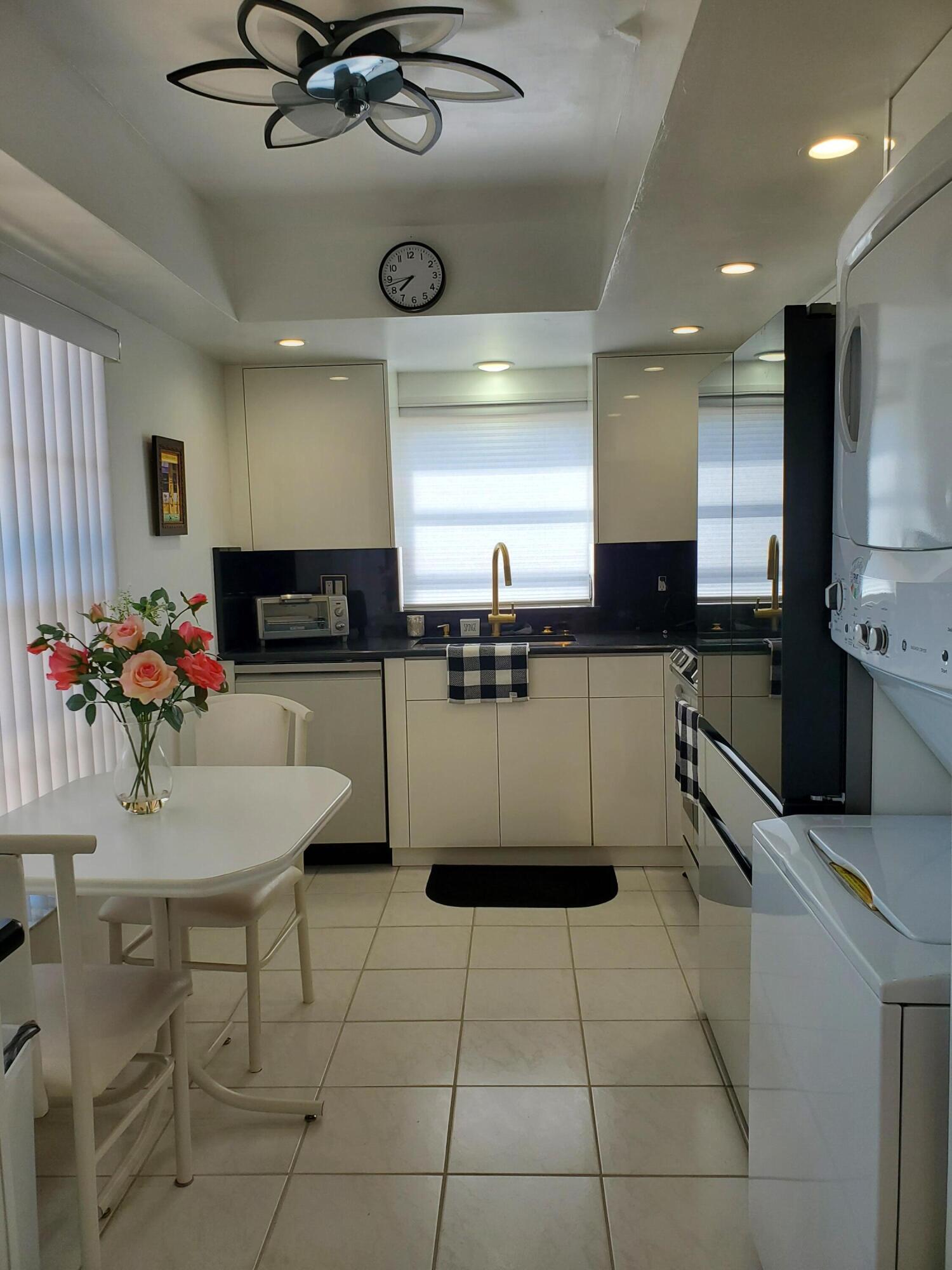 PALM GREENS AT VILLA DEL RAY CONDO II - Residential