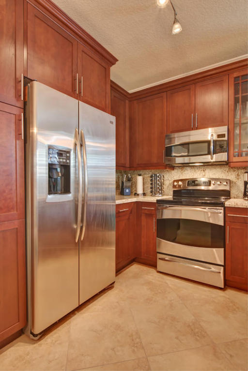 Barefoot Beach Villas - Residential Lease