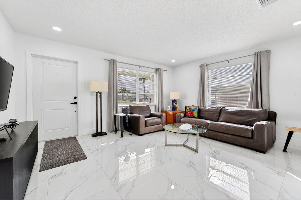 PALM BEACH LEISUREVILLE SEC 8 - Residential