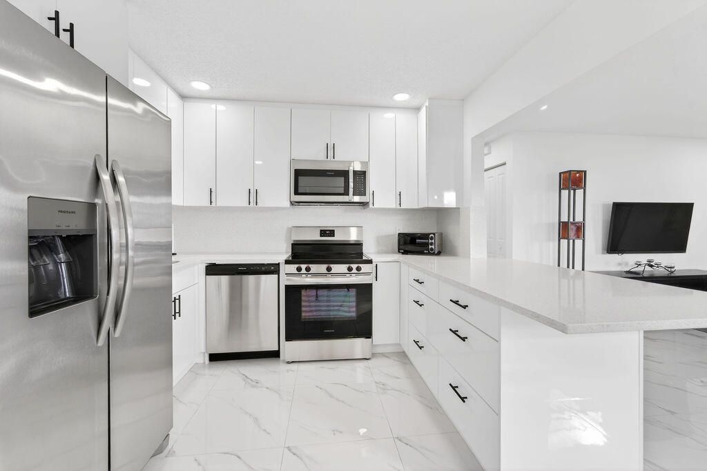 Photo of 688 SW Lake Court, Boynton Beach, FL 33426 (MLS # R11170038)