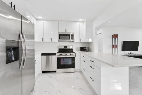 688 SW Lake Court Boynton Beach FL 33426