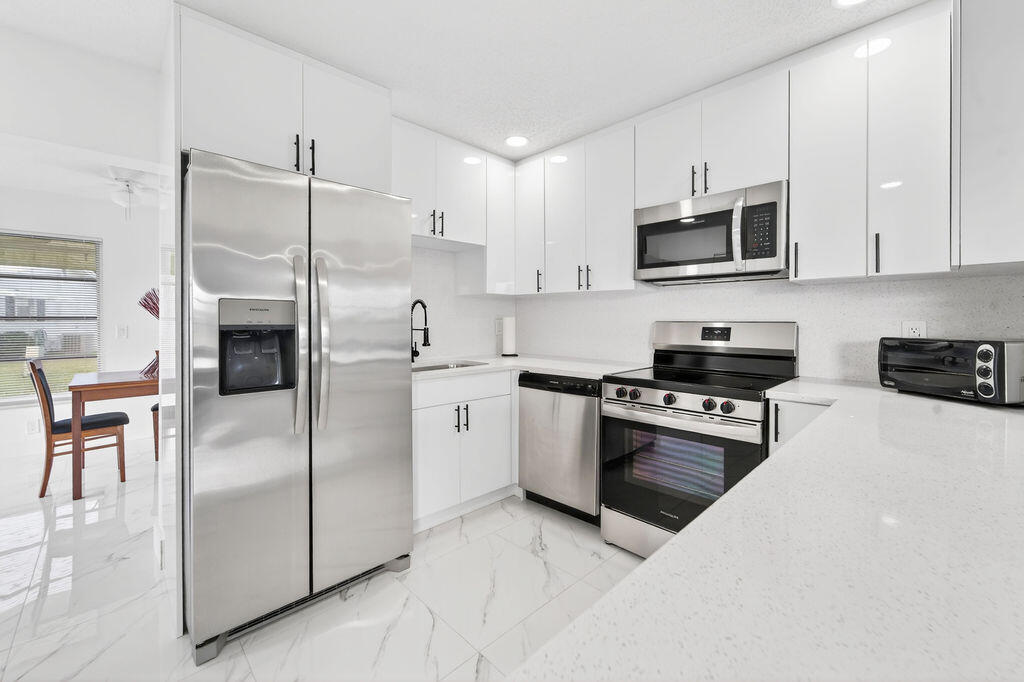 PALM BEACH LEISUREVILLE SEC 8 - Residential