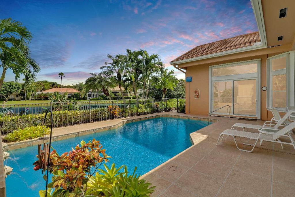 Photo of 71 Cayman Place, Palm Beach Gardens, FL 33418 (MLS # R11042528)