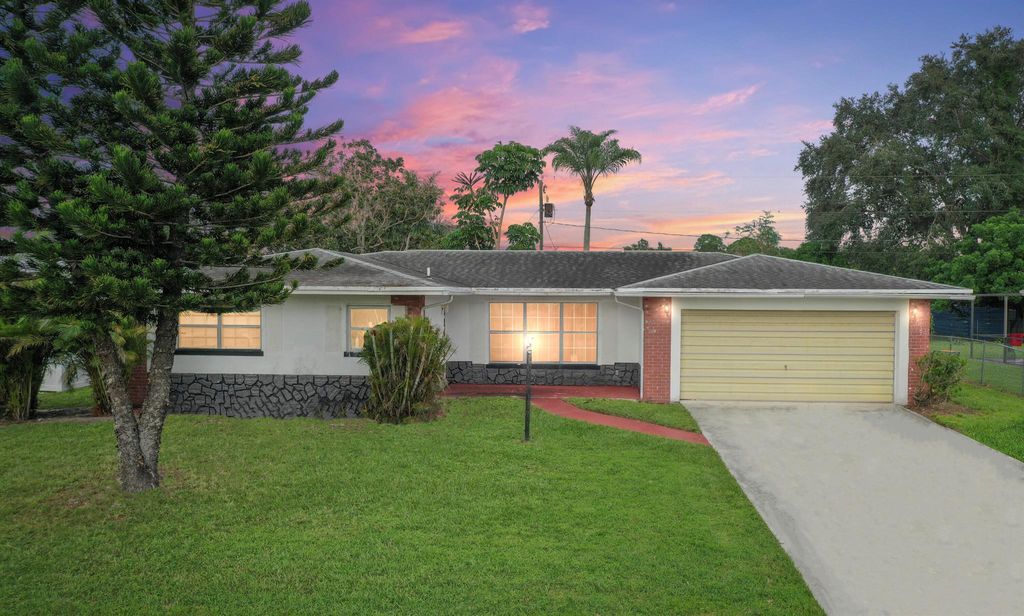 Photo of 423 SE Sunnydale Lane, Port St Lucie, FL 34983 (MLS # R10924669)