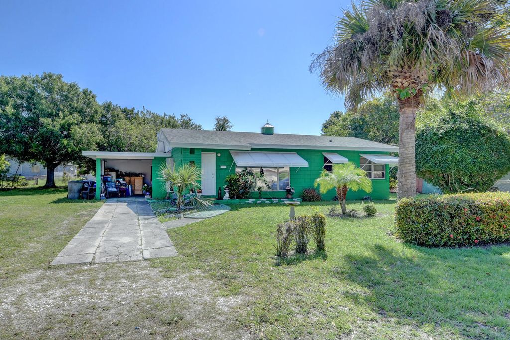 Photo of 1606 N 14th Street, Fort Pierce, FL 34950 (MLS # R10787473)