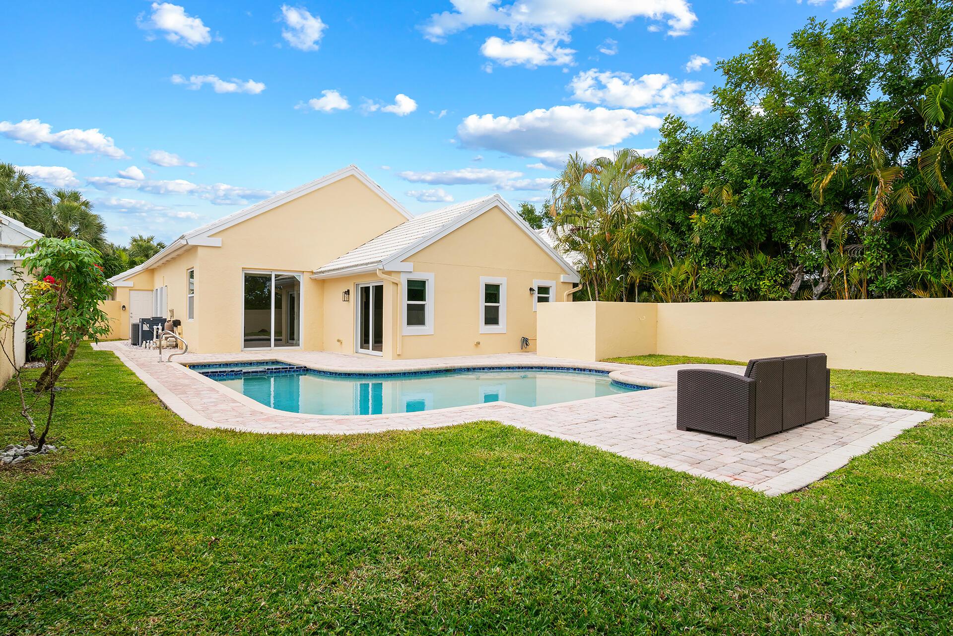 952 Dickens Place