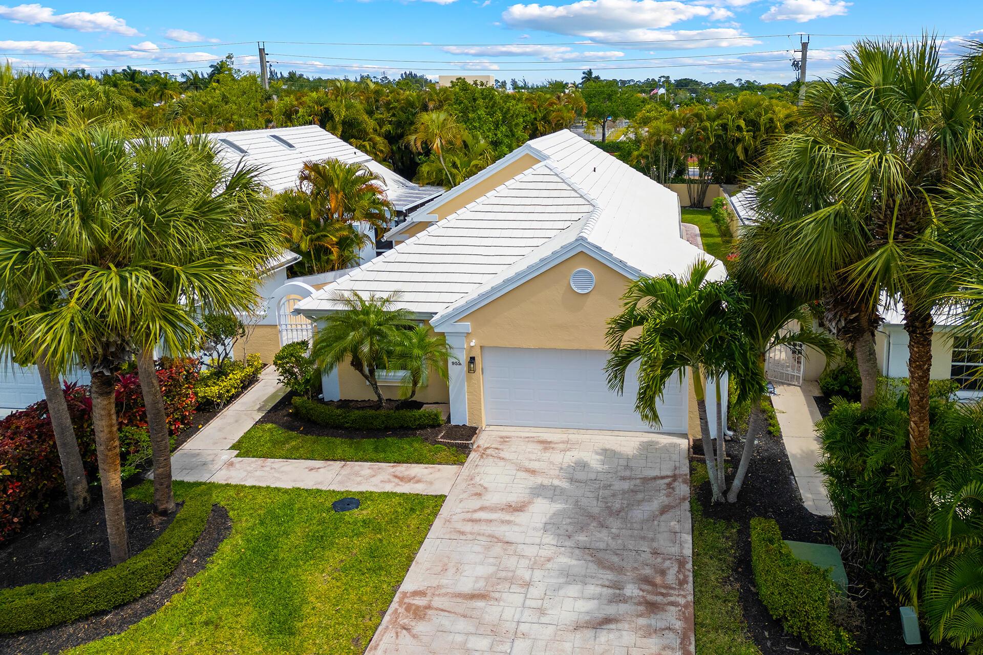952 Dickens Place