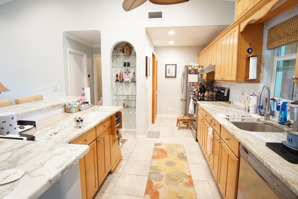 Photo of 506 NW 6TH Way, Boynton Beach, FL 33426 (MLS # B26093771)