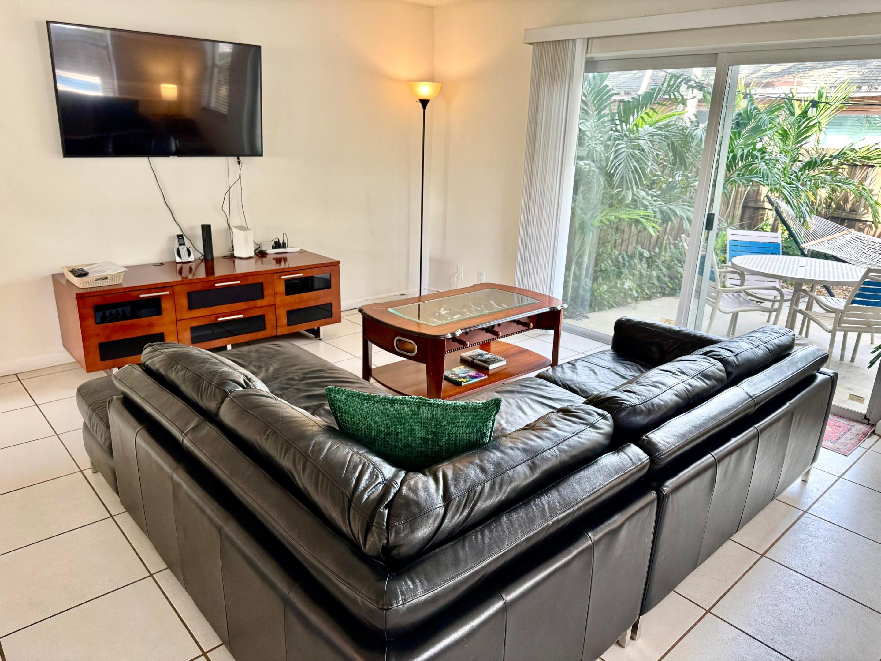 1701 SW 24th Street 1-2, Fort Lauderdale, FL, 33315/$979,900 3 1701 SW 24th Street 1-2