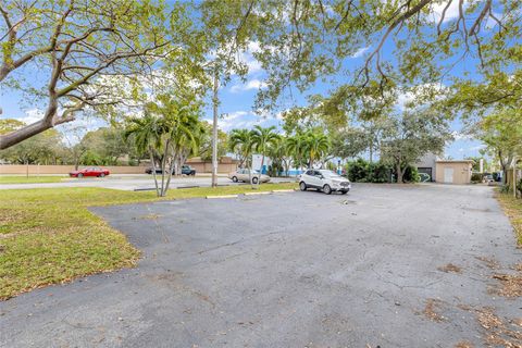 Multi Family in Hollywood FL 5901 Hollywood Blvd Blvd 13.jpg