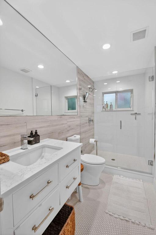 TROPIC ISLE 3RD SEC - Residential Lease