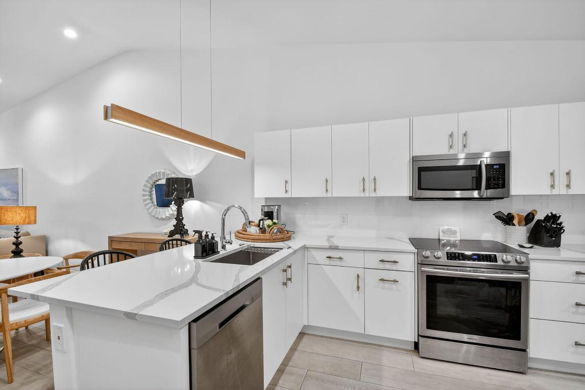 TROPIC ISLE 3RD SEC - Residential Lease