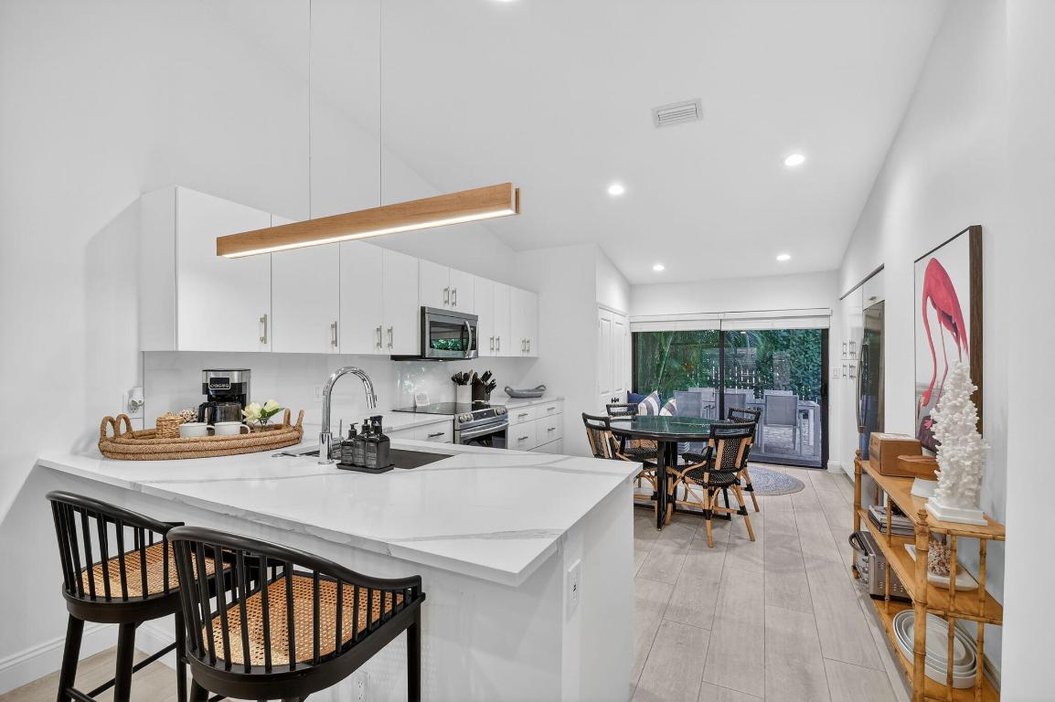 TROPIC ISLE 3RD SEC - Residential Lease