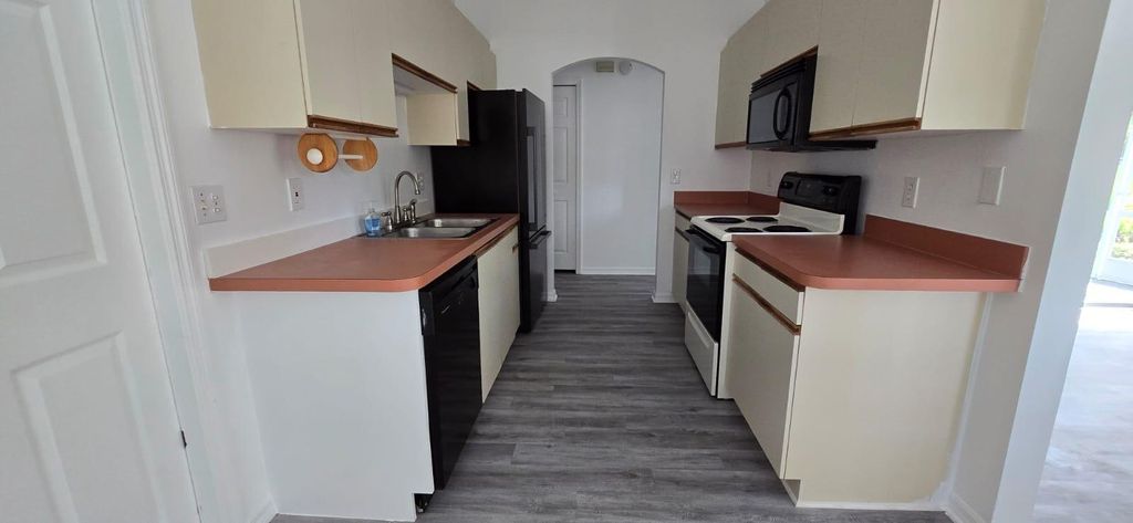 Photo of 258 SE Grove Avenue, Port Saint Lucie, FL 34983 (MLS # R10967678)