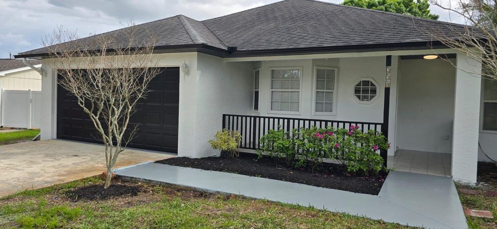 Photo of 258 SE Grove Avenue, Port Saint Lucie, FL 34983 (MLS # R10967678)