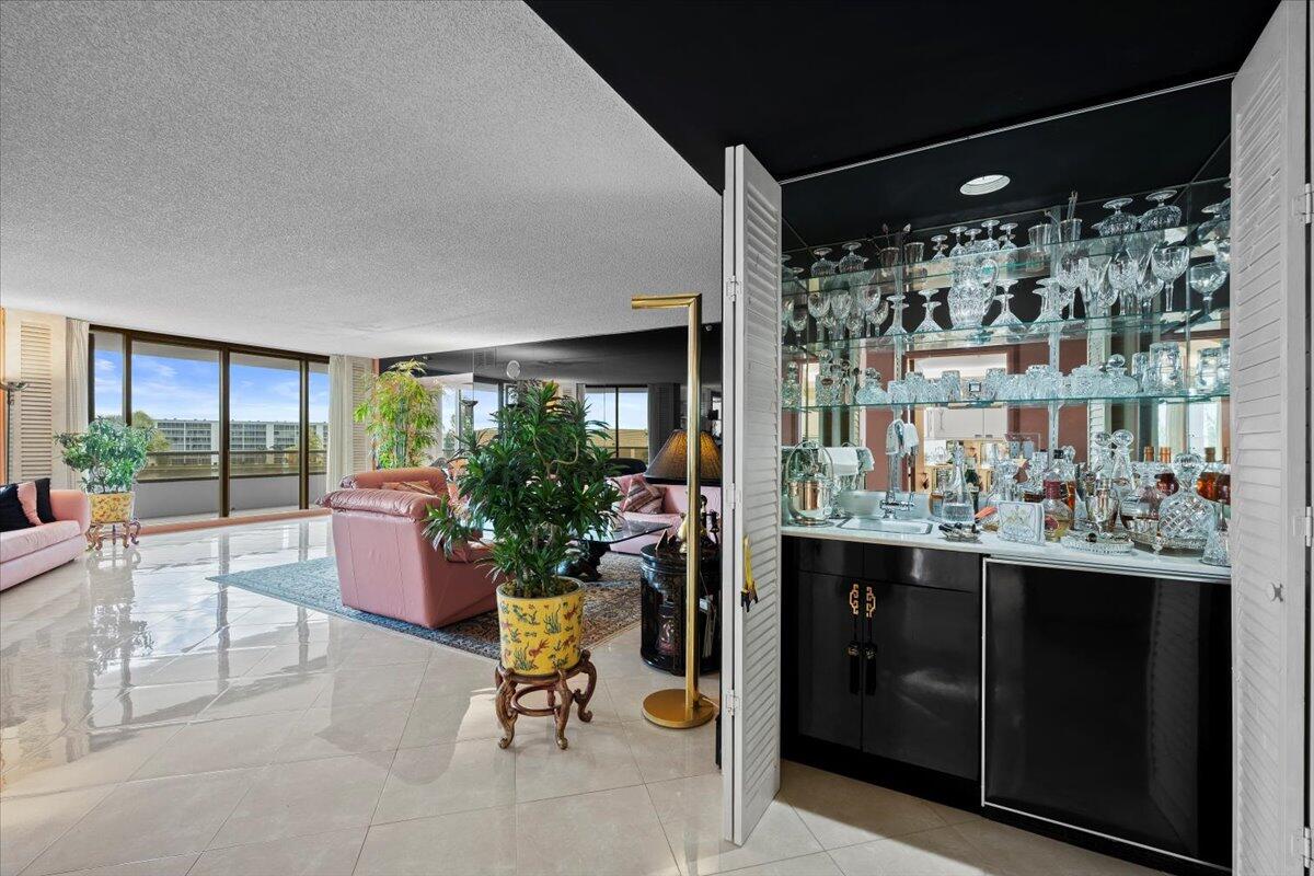 OLD PORT COVE LAKE POINT TOWER COND DECL FILED 3-1 - Residential