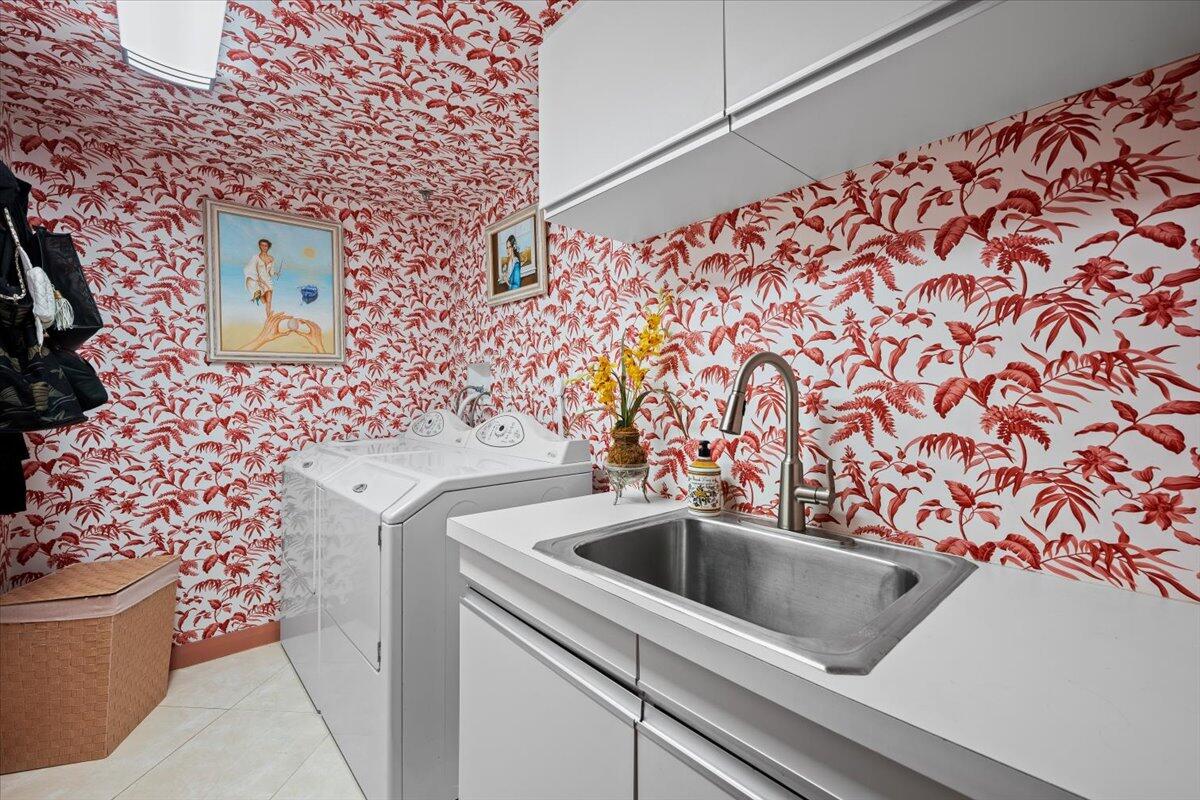 OLD PORT COVE LAKE POINT TOWER COND DECL FILED 3-1 - Residential