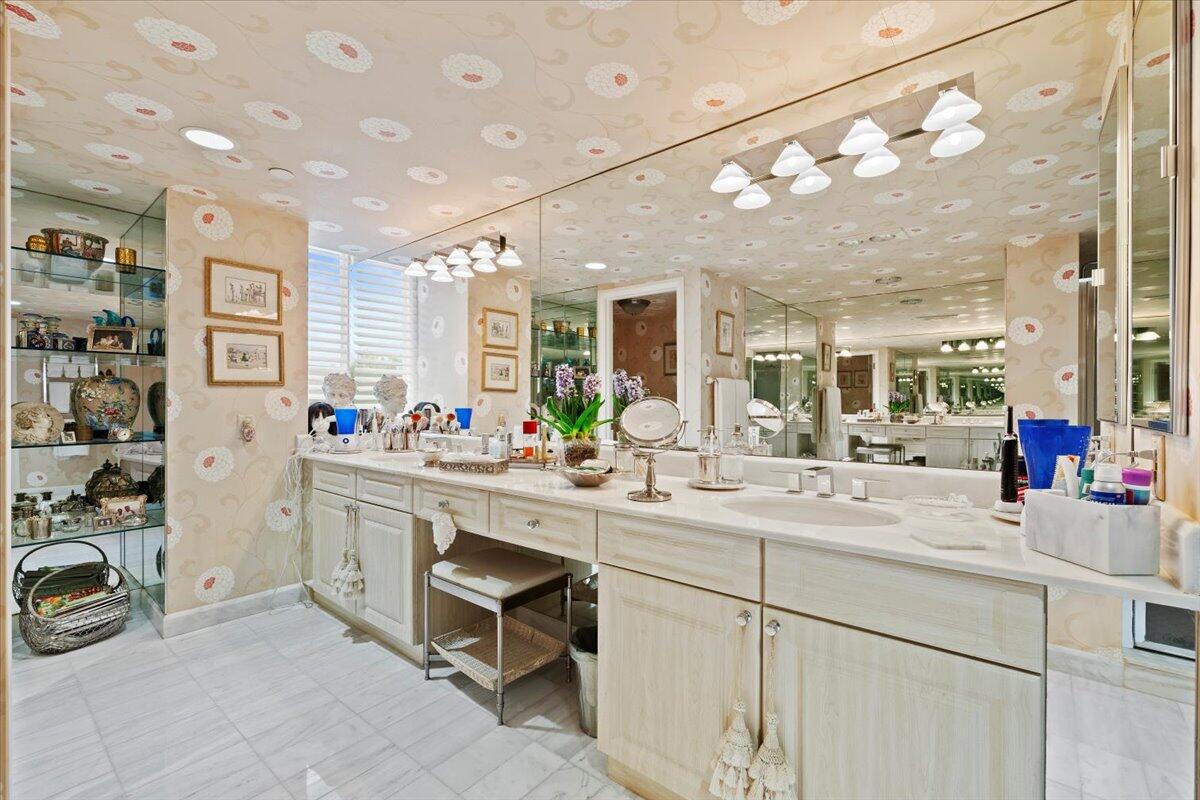 OLD PORT COVE LAKE POINT TOWER COND DECL FILED 3-1 - Residential