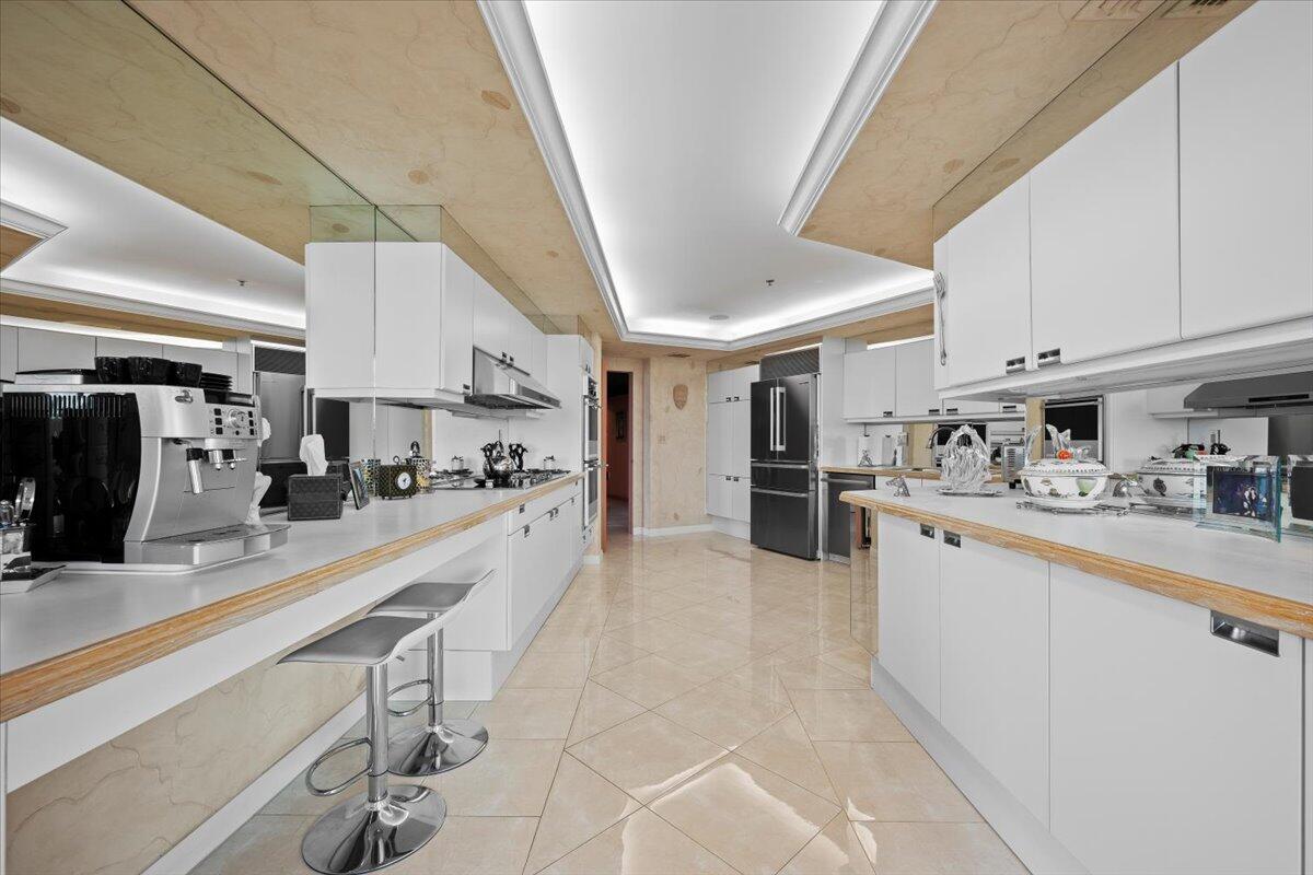 OLD PORT COVE LAKE POINT TOWER COND DECL FILED 3-1 - Residential