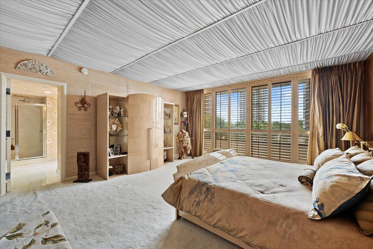 OLD PORT COVE LAKE POINT TOWER COND DECL FILED 3-1 - Residential