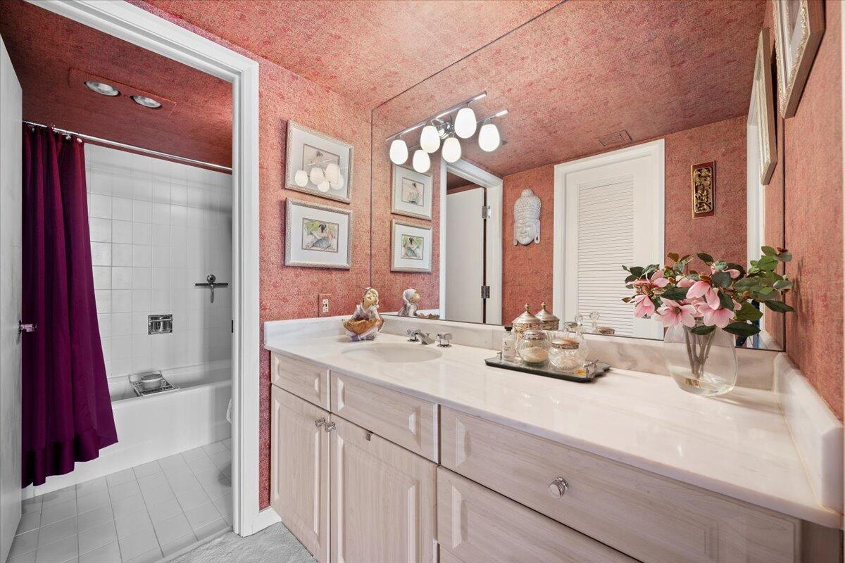 OLD PORT COVE LAKE POINT TOWER COND DECL FILED 3-1 - Residential