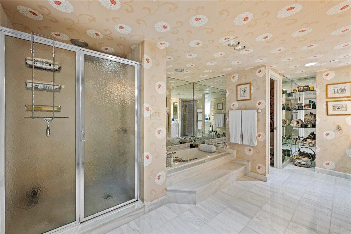 OLD PORT COVE LAKE POINT TOWER COND DECL FILED 3-1 - Residential