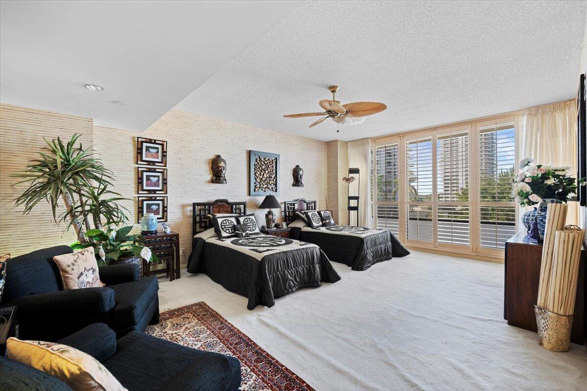 OLD PORT COVE LAKE POINT TOWER COND DECL FILED 3-1 - Residential