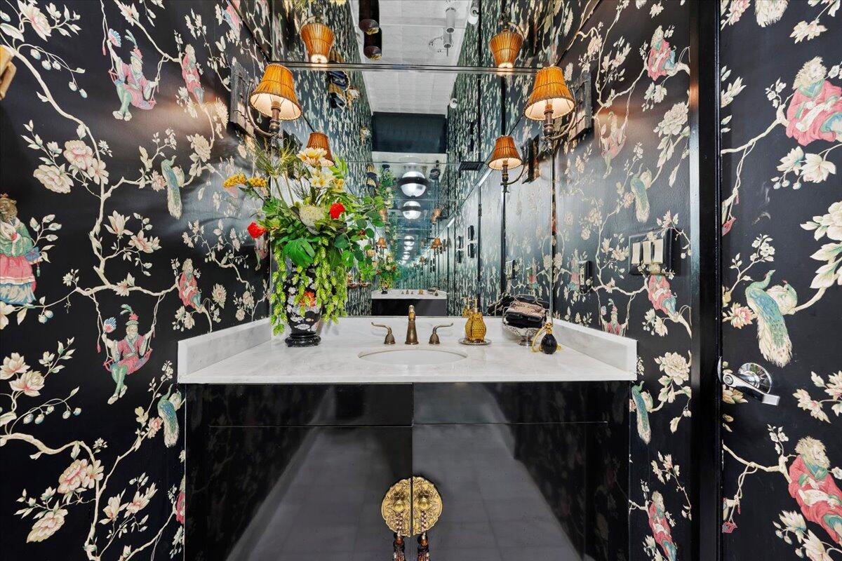 OLD PORT COVE LAKE POINT TOWER COND DECL FILED 3-1 - Residential