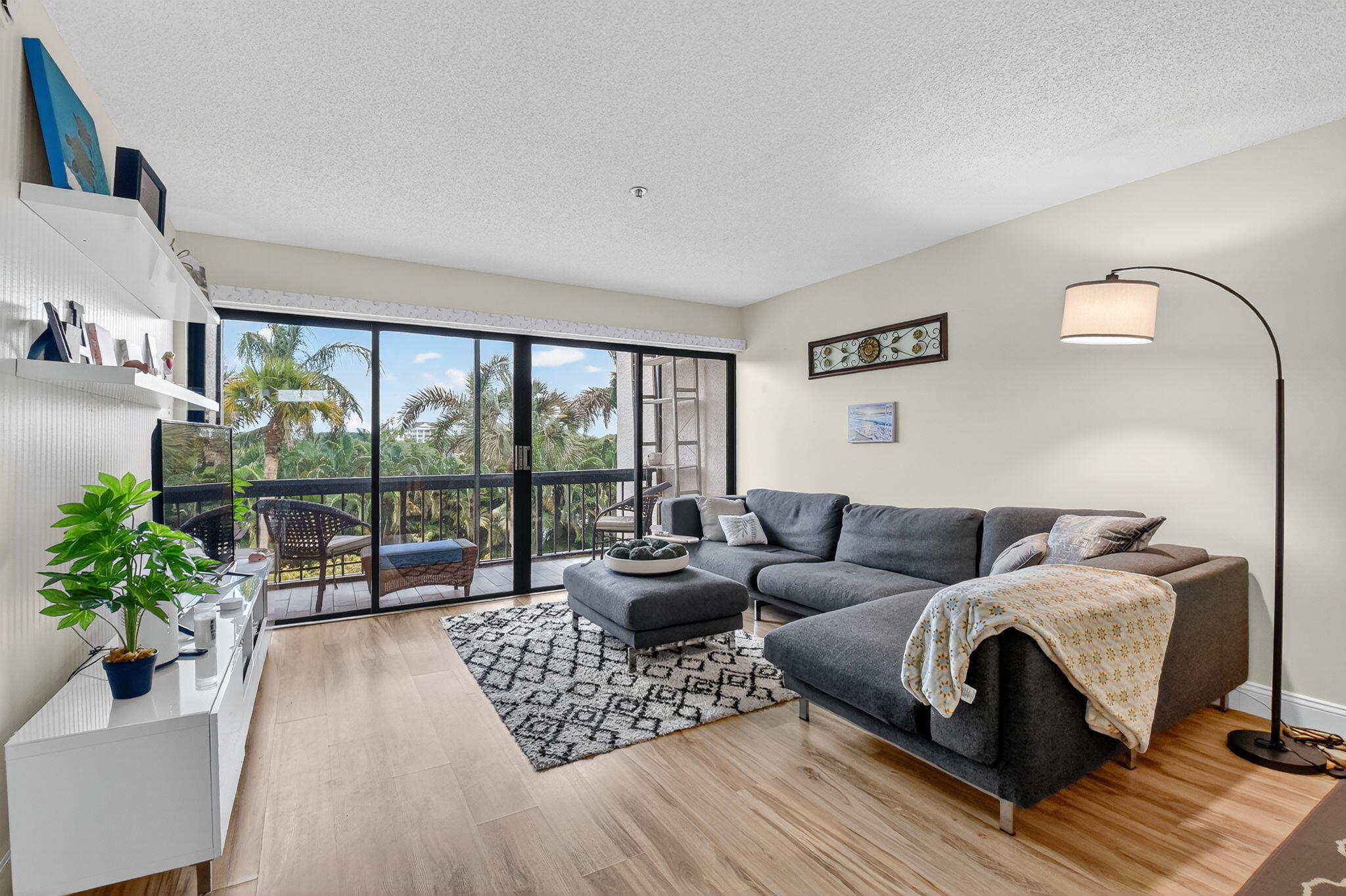 LANDS OF THE PRESIDENT CONDO 8 - Residential