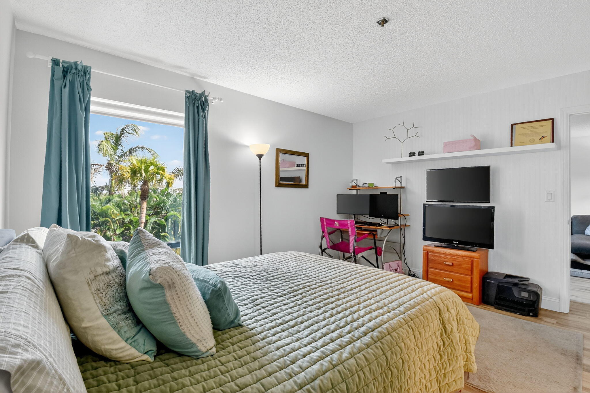 LANDS OF THE PRESIDENT CONDO 8 - Residential