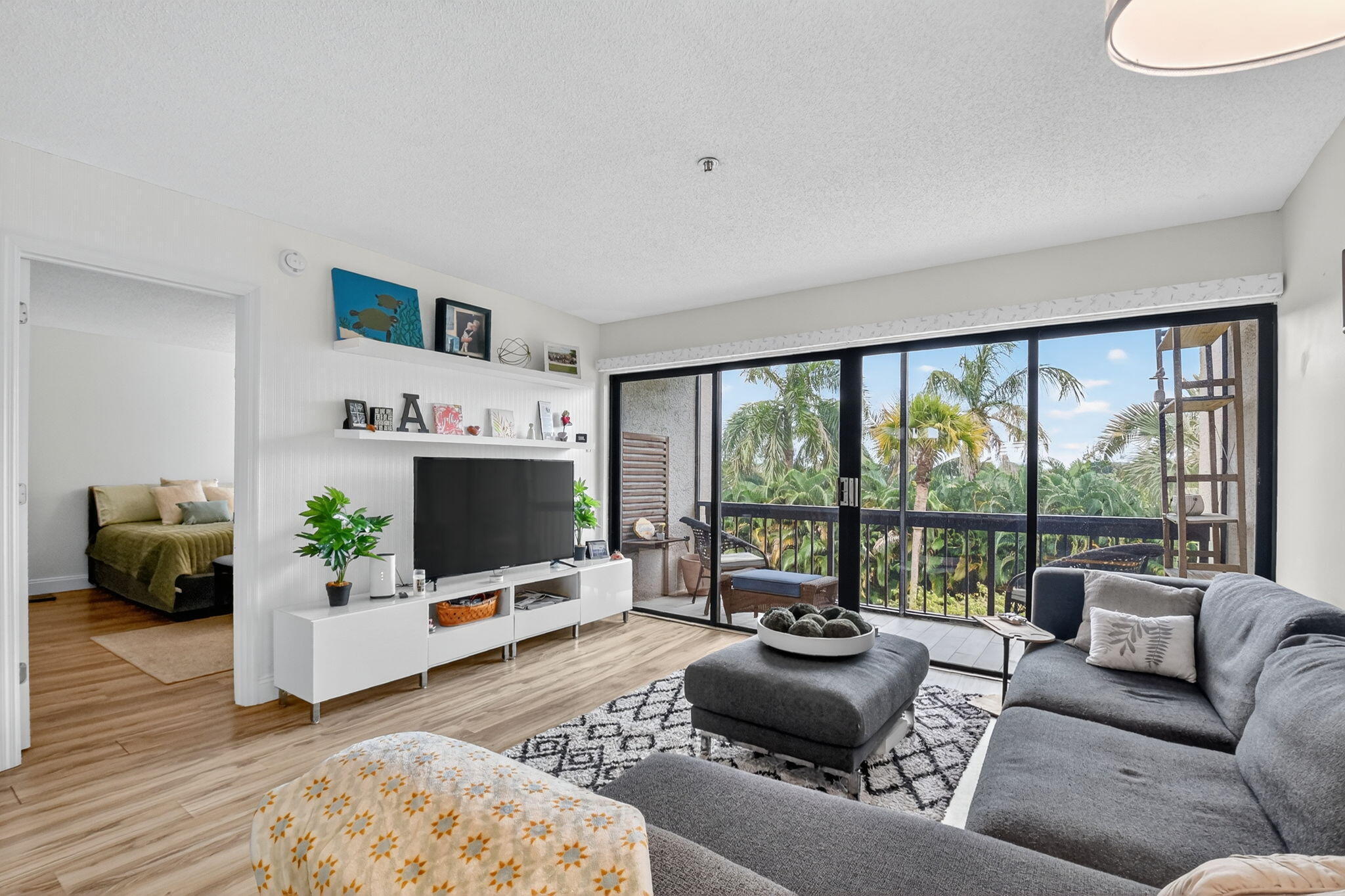 LANDS OF THE PRESIDENT CONDO 8 - Residential