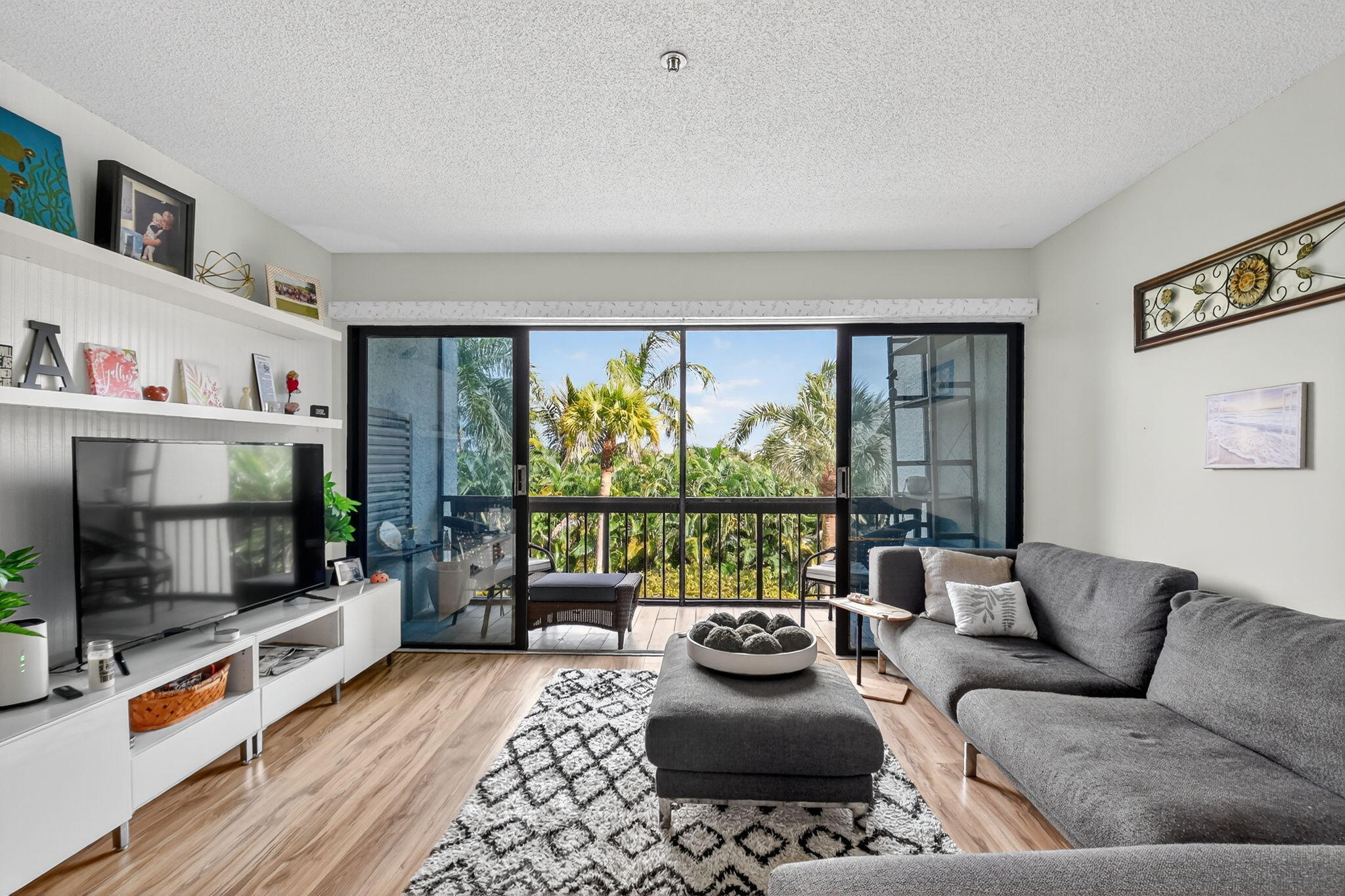 LANDS OF THE PRESIDENT CONDO 8 - Residential