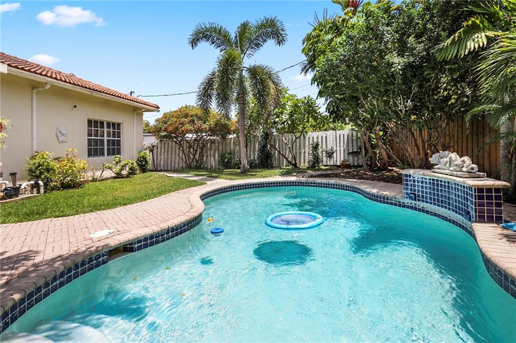 Petite - Residential