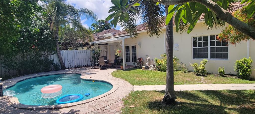 Petite - Residential