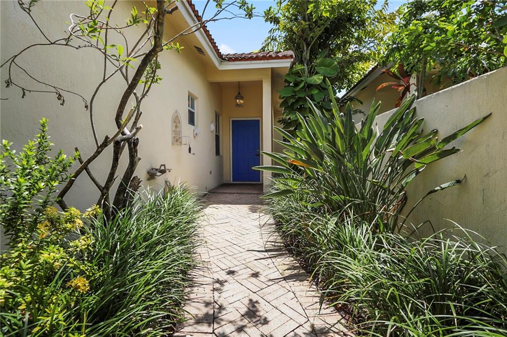 Petite - Residential