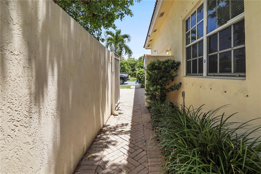 Petite - Residential