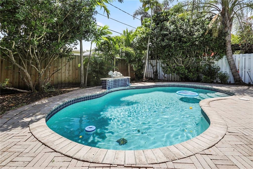 Petite - Residential