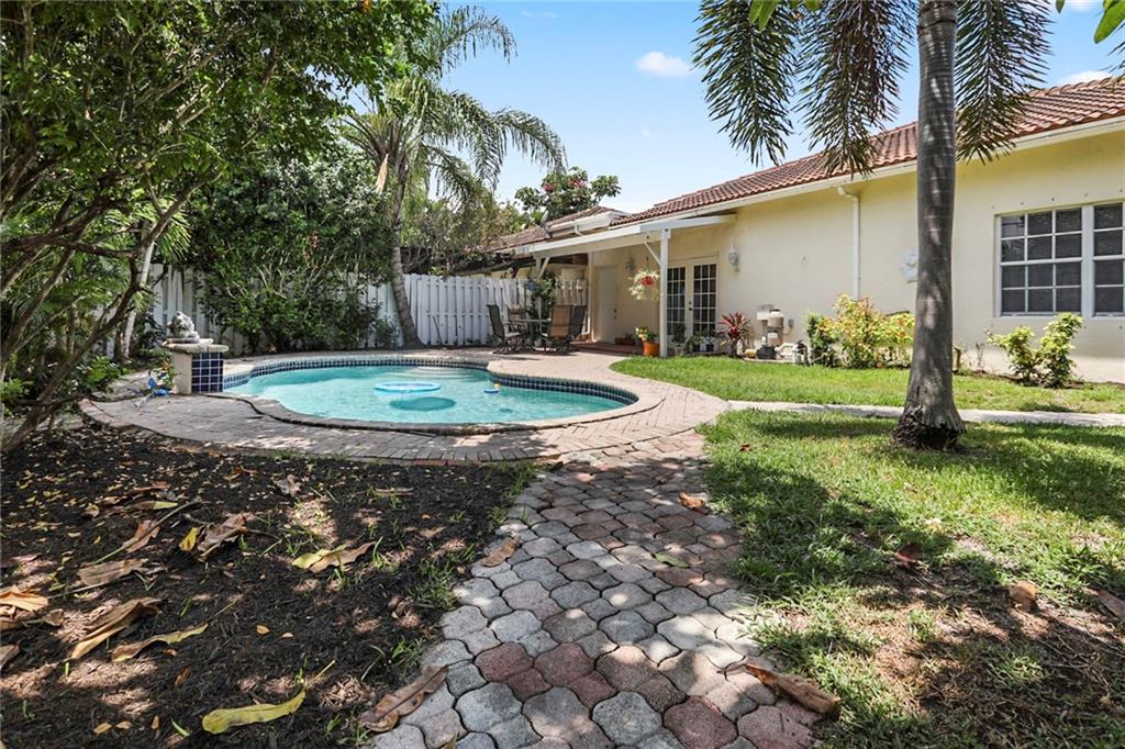 Petite - Residential