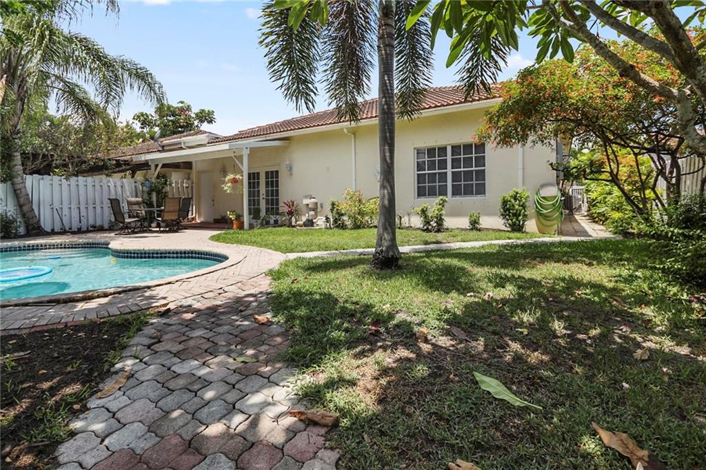 Petite - Residential