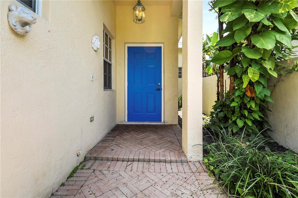 Petite - Residential