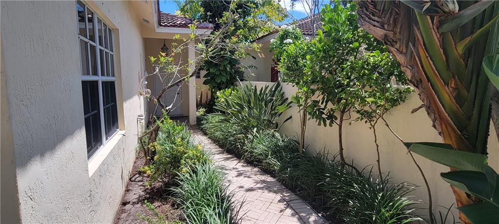 Petite - Residential