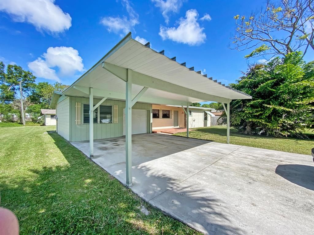 Photo of 704 Anita Street, Fort Pierce, FL 34982 (MLS # R10779405)