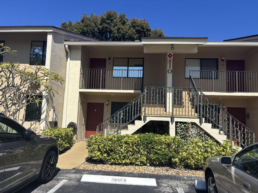 Photo of 110 SE 7th St- Unit 5 Bldg 110 St, Deerfield Beach, FL 33441 (MLS # R11165071)